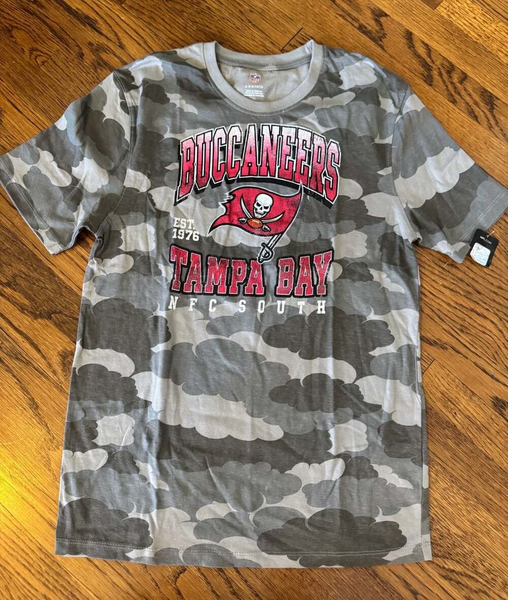 Youth  NFL Tampa Bay Buccaneers T-Shirt Size L 14/16 Gray Camo NFC South